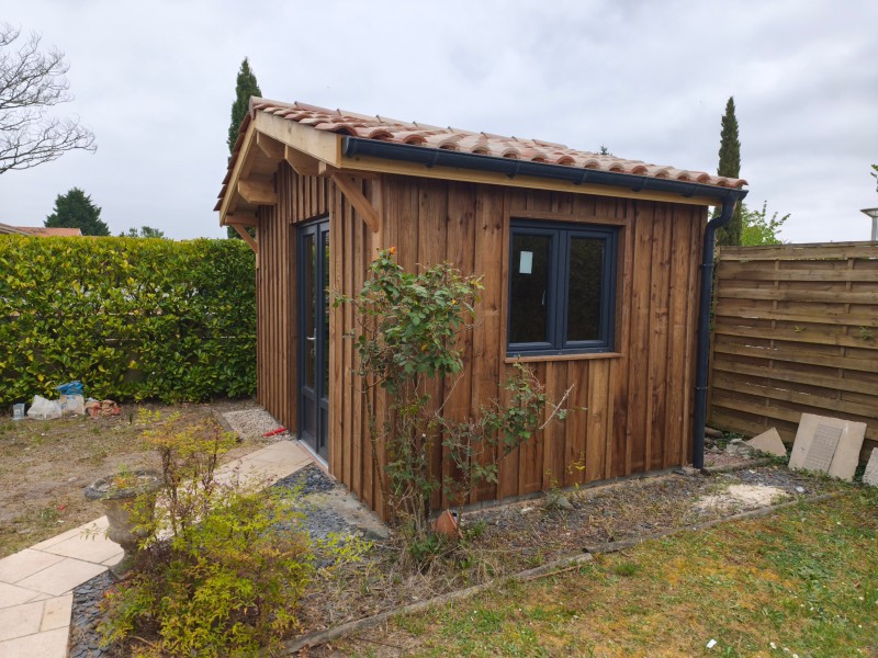 abri de jardin bois réalisé au haillan proche merignac avec finition haut de gamme et surface de 15m2