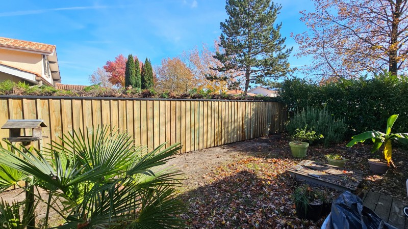 pose d'une palissade bois sur mesure a pesa proche de bordeaux en gironde