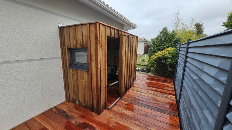 Local technique de piscine en ossature bois avec toit plat à Gujan-Mestras - LSMenuiserie