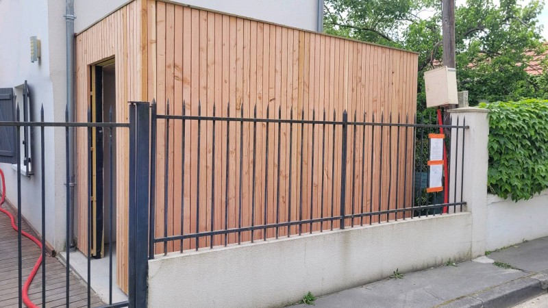 Création d'un abri de jardin moderne à toit plat à Merignac proche de Bordeaux