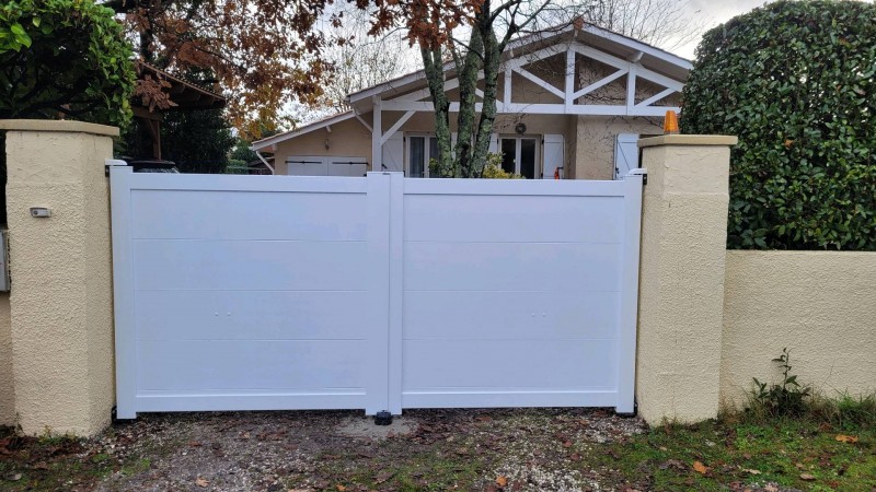 Pose d'un portail aluminium sur mesure à Martignas sur jalle proche de Bordeaux