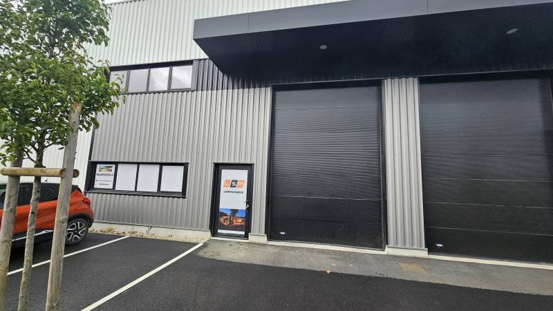 Photo façade batiement lsmenuiserie a merignac en gironde