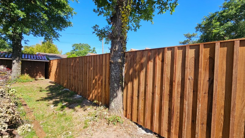 pose d'une cloture en bois en volige et couvre joint sur le bassin d'arcachon