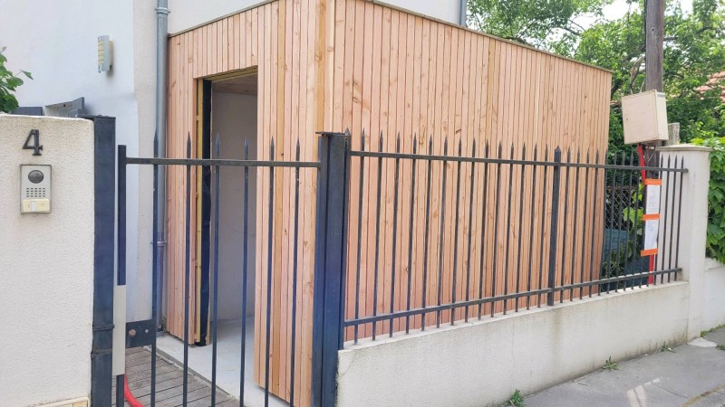 Création d'un abri de jardin moderne à toit plat à Merignac proche de Bordeaux