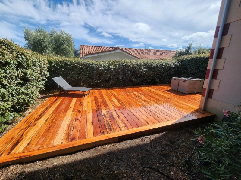 pose d'une terrasse bois exotique muiracatiara a gujan mettras sur le bassin d'arcachon en gironde