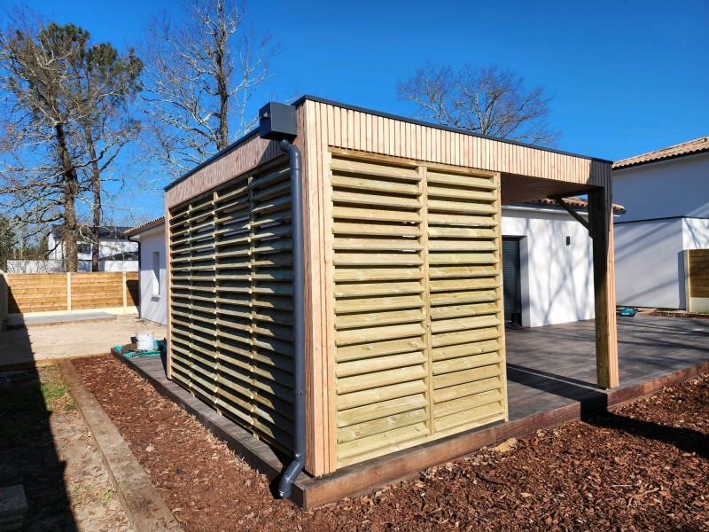 Pose d'une Pergola en bois étanche à claire voie à Saint jean d'illac entre Bordeaux et le Bassin d'Arcachon