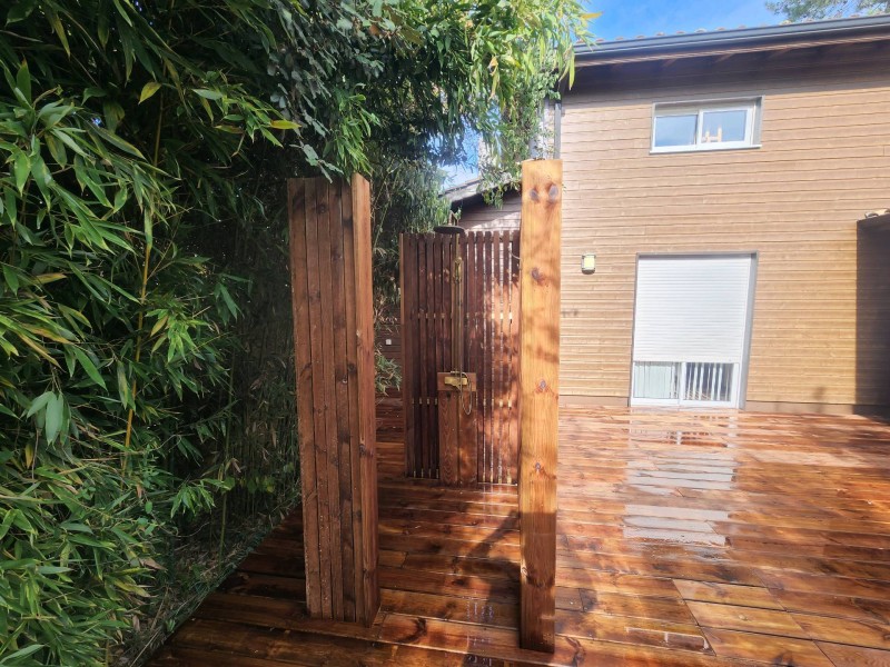 installation d'une terrasse bois autour d'un jacuzzi a lacanau en gironde