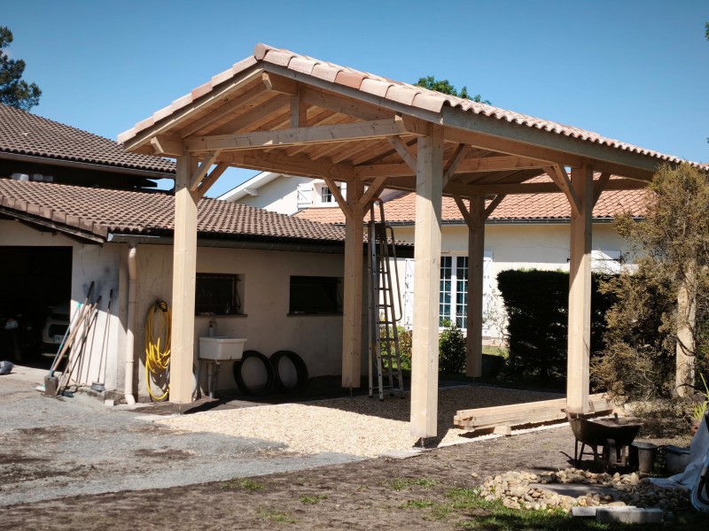 Abri camping-car sur mesure en charpente traditionnelle