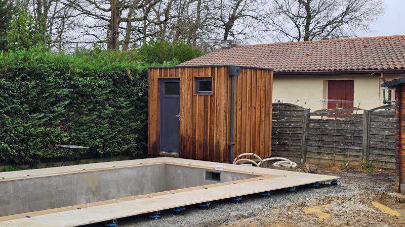 creation local technique de piscine a toit plat dans le médoc en gironde