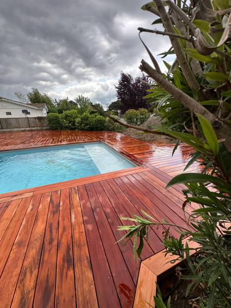 Terrasse bois Muiracatiara à Martillac : vue d’ensemble du projet finalisé