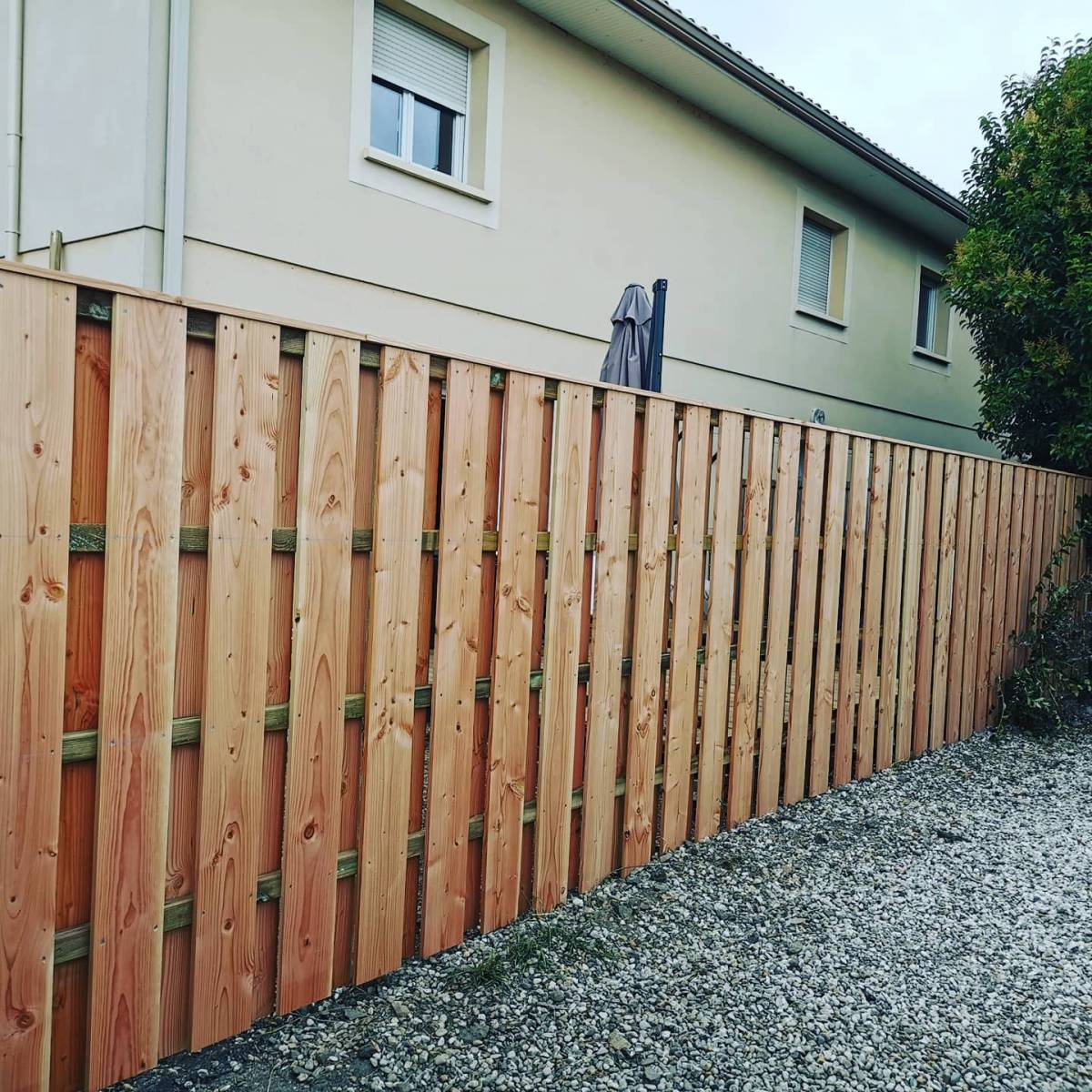 Mise en place d'une palissade en bois à Floirac à proximité de Bordeaux