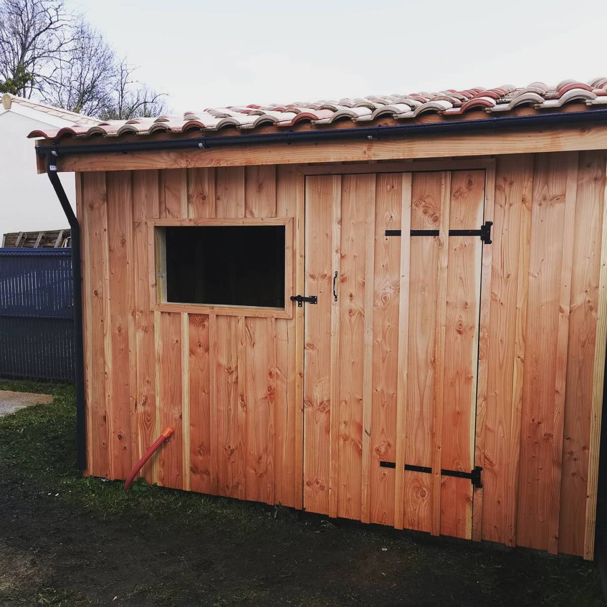 abri de jardin volige couvre joint a aygues morte