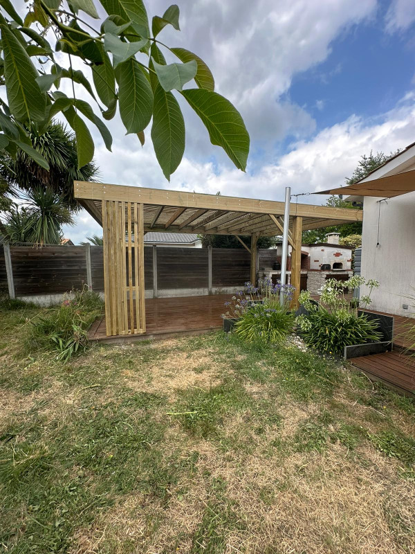 construction d'une pergola en bois sur mesure sur le bassin d'arcachon en gironde