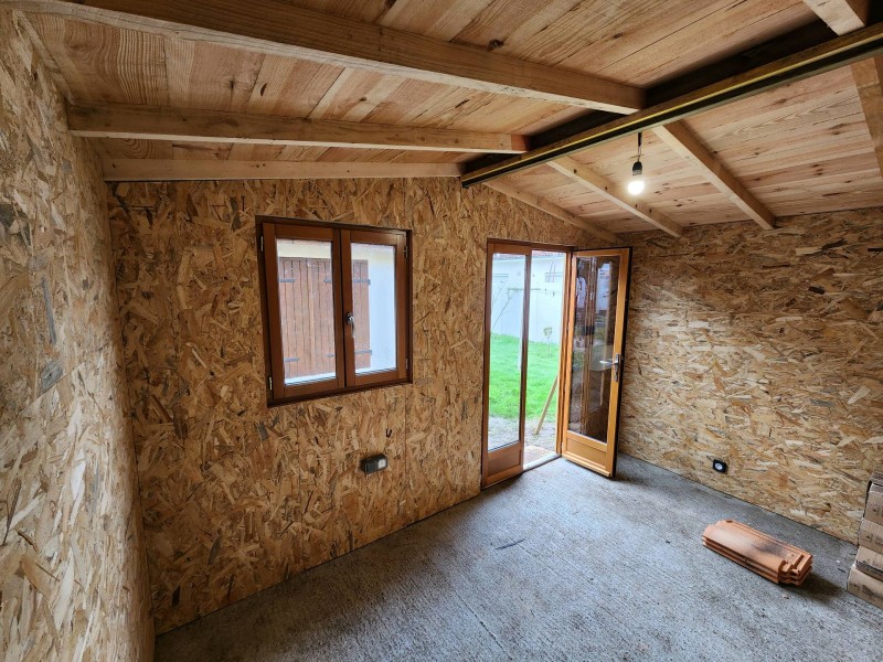 Pose d'un abri de jardin en bois sur mesure au Haillan proche de Bordeaux
