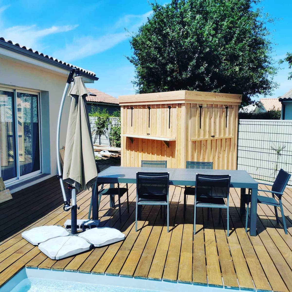 fabrication d'un pool house en bois sur le bassin d'arcachon proche de bordeaux