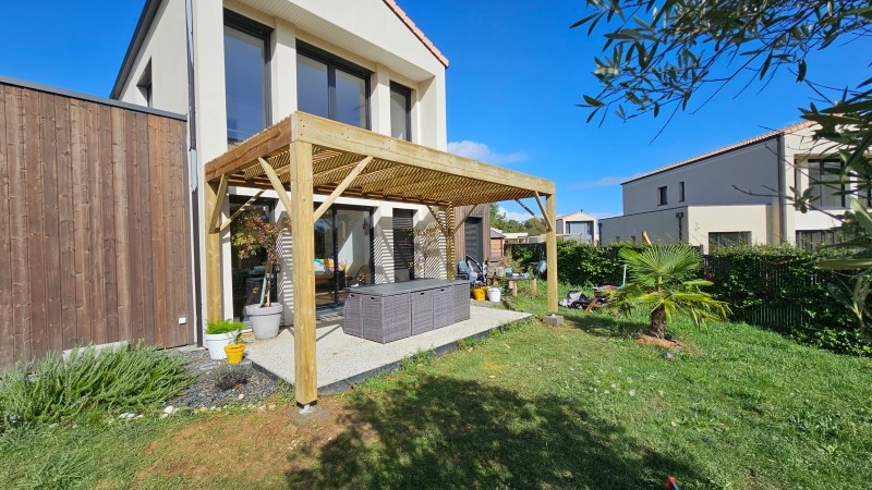 creation d'une pergola en bois autoclave a tresses proche de bordeaux