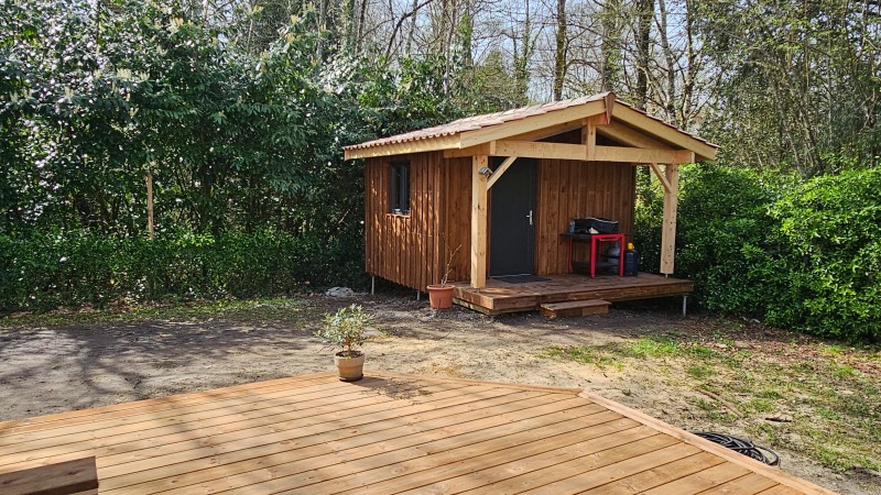 fabrication sur mesure d'un abri de jardin avec avancée a Bordeaux en gironde