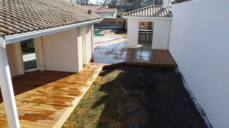 Construction d'une terrasse bois exotique a Martillac proche de Bordeaux en gironde