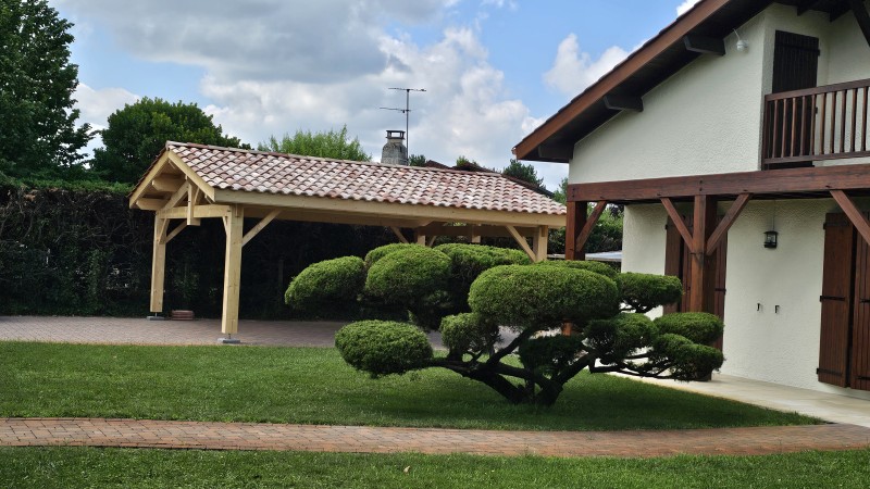 Abri voiture Carport en charpente traditionnelle 5x7 mètres double voitures sur mesure robuste a Martignas sur jalle proche du bassin d'Arcachon et Bordeaux en gironde