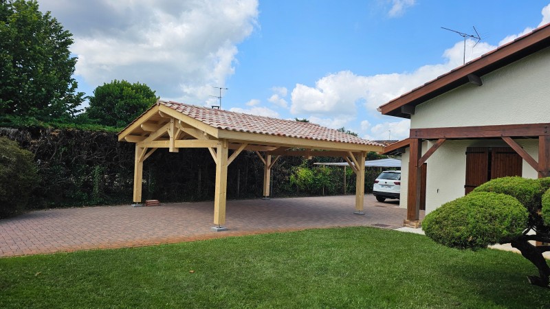 Abri voiture Carport en charpente traditionnelle 5x7 mètres double voitures sur mesure robuste a Martignas sur jalle proche du bassin d'Arcachon et Bordeaux en gironde