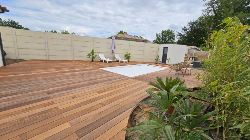 Détail du calepinage et finition invisible – terrasse exotique haut de gamme