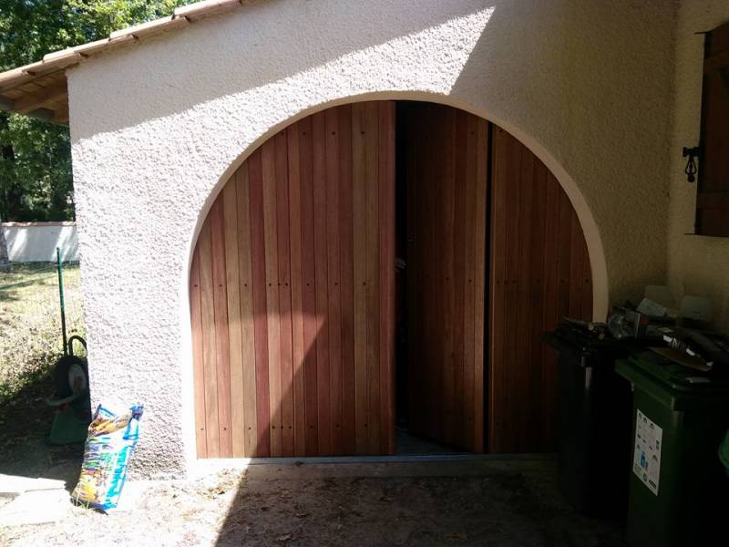 porte de garage bois exotique sur-mesure